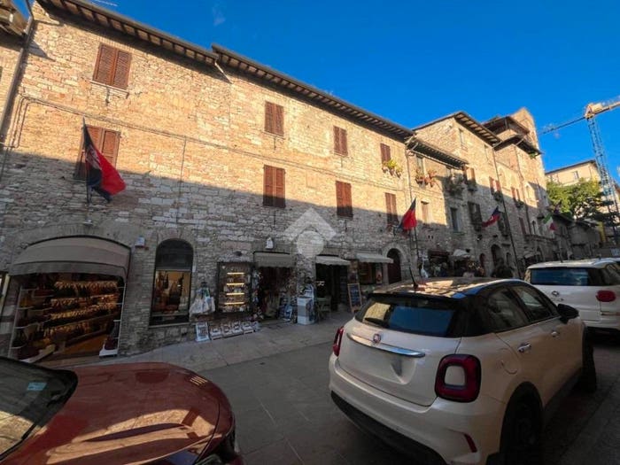 Appartamento con 6 locali in vendita in Via SFrancesco, Centro Storico, Assisi