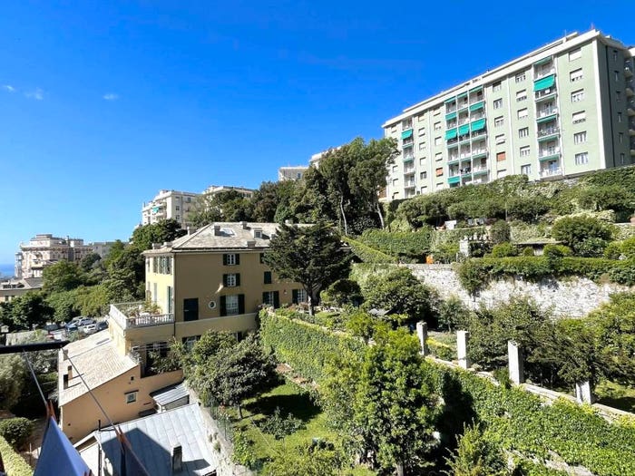 Appartamento trilocale in vendita in Via Adamo Centurione, Lagaccio, Genova