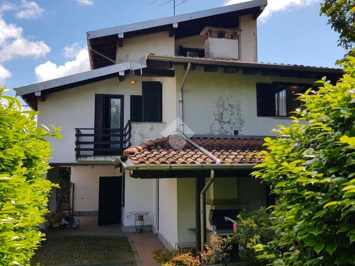 Casa con 5 locali in vendita in Via xxv aprile, Pombia