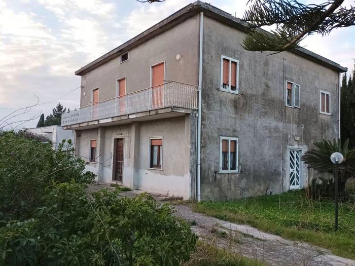 Casa con 6 locali in vendita in Giunta SNC Xx, Albanella