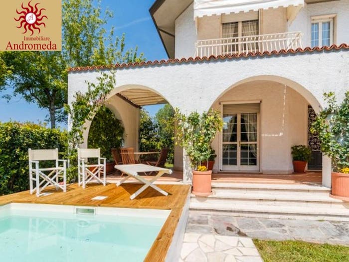 Casa con 6 locali in vendita in Via della Barbiera, Roma Imperiale, Forte dei Marmi