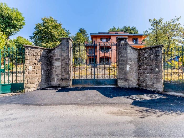 Appartamento trilocale in vendita in Viale dei Castani, Centro, Ariccia