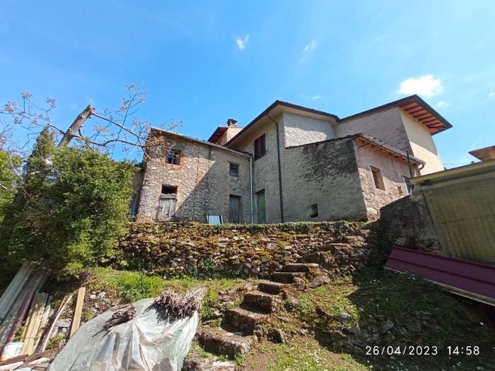 Casa trilocale in vendita in via Pieve, Camaiore Paese, Camaiore