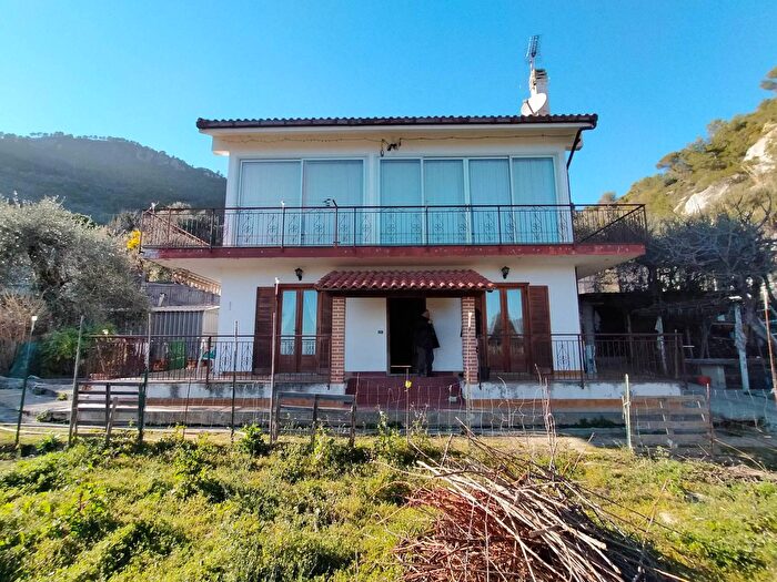 Casa con 7 locali in vendita in Ventimiglia