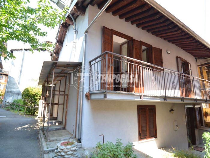 Casa trilocale in vendita in Frazione Villa, La Villa, Traves