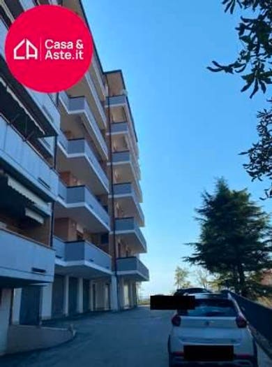 Appartamento con 6 locali in vendita in Via Adone Zoli, Centro, Montegranaro