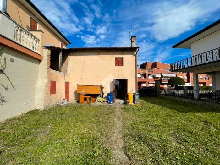 Casa bilocale in vendita in Via Mario Fiore, Camalò, Povegliano