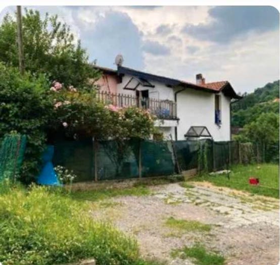 Casa con 5 locali in vendita in Via Giovanni Verga, Centro, Bisuschio