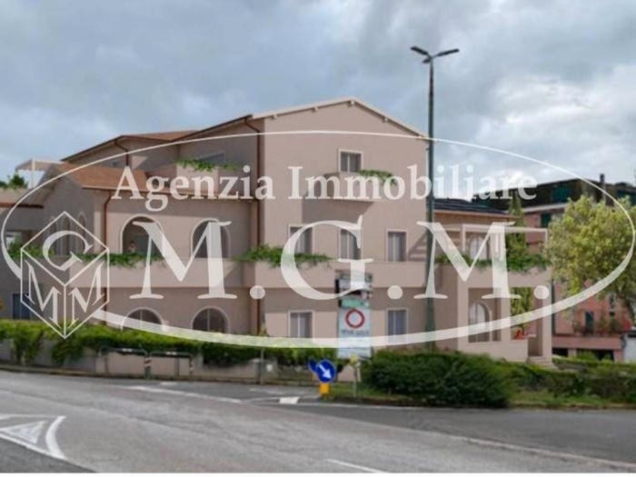 Appartamento quadrilocale in vendita in Via Filippo Corridoni, Centro, Pontedera