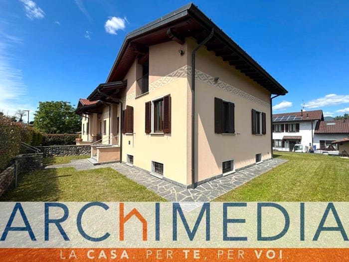 Casa con 5 locali in vendita in Via Trieste, Buguggiate
