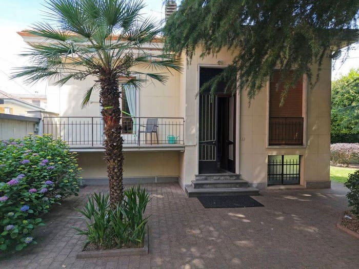 Casa con 5 locali in vendita in Via Donato Bramante, Abbiategrasso