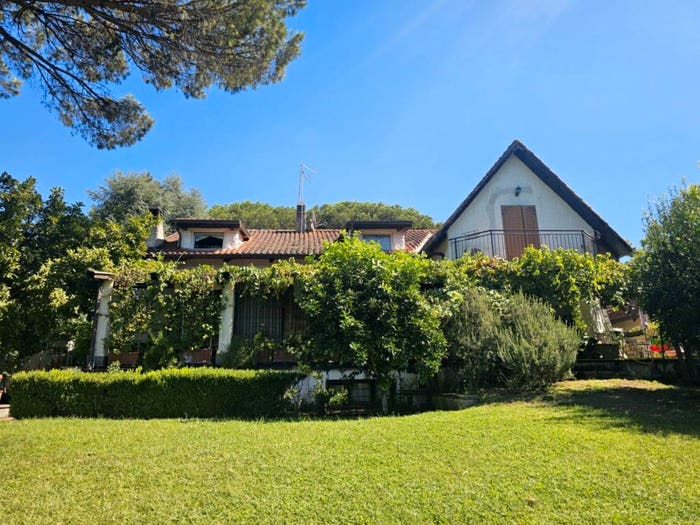Casa con 6 locali in vendita in Via della Selvotta, Formello