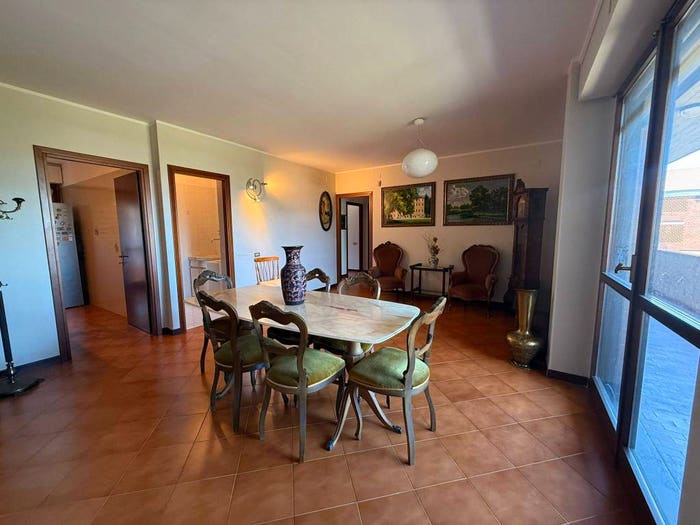 Appartamento con 5 locali in vendita in Via Conte Rossi di Montelera, Semicentro, Chieri