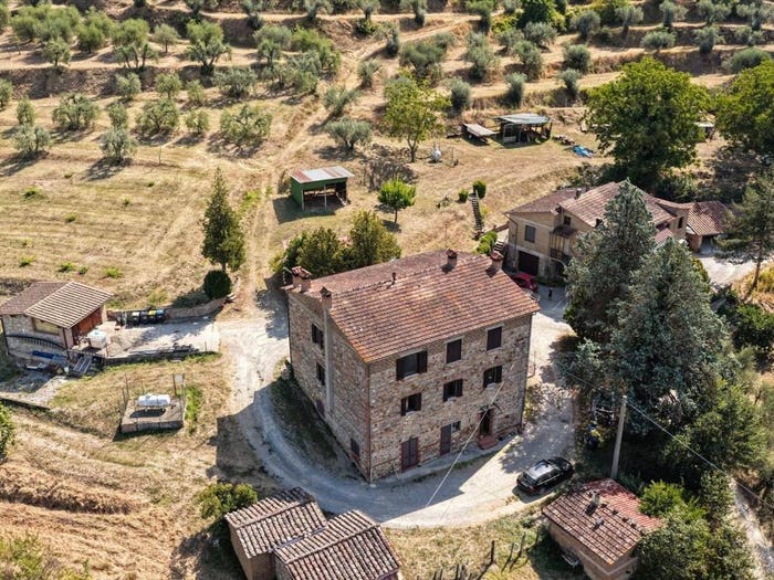 Casa con 6 locali in vendita in Via Nazionale, Fabro Scalo, Fabro