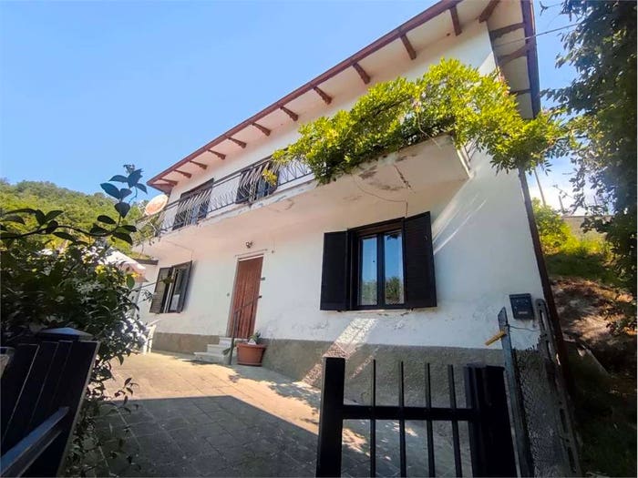 Casa con 6 locali in vendita in Frontino