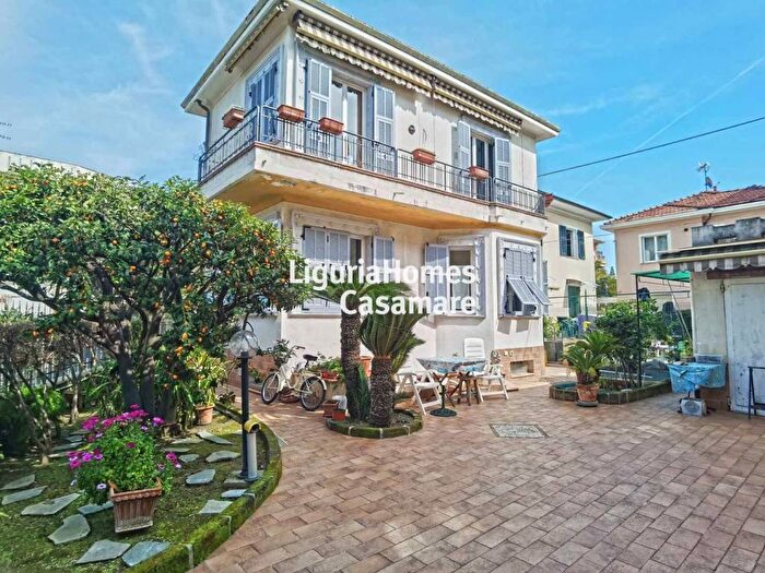 Casa con 6 locali in vendita in Via Lagazzi, Centro, Bordighera