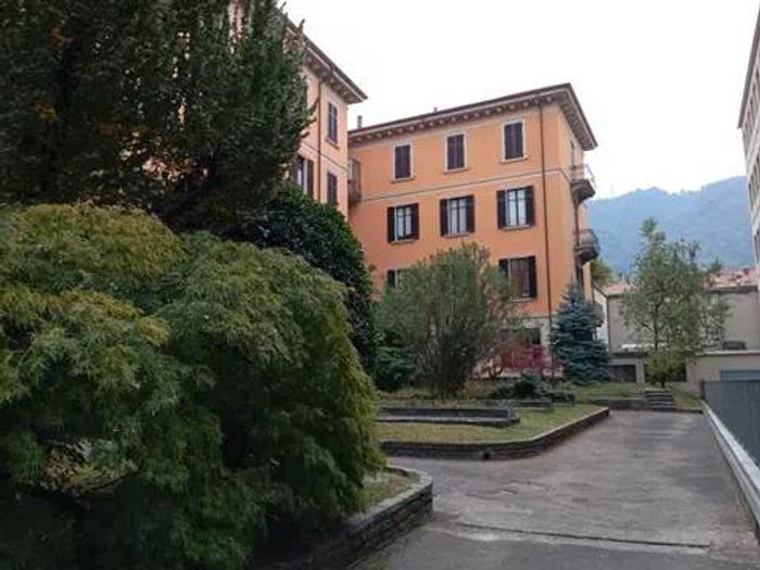 Appartamento trilocale in vendita in Via Giuseppe Rovelli, Centro Storico, Como