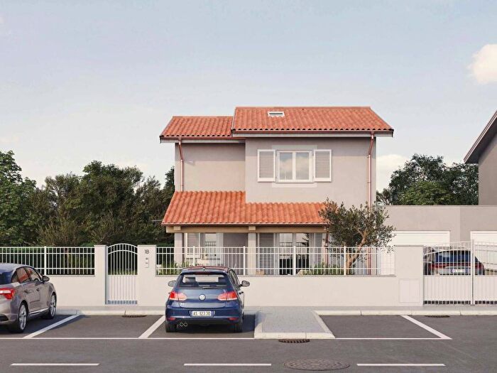 Casa con 5 locali in vendita in Piazza Giuseppe Giusti, Centro, Monsummano Terme