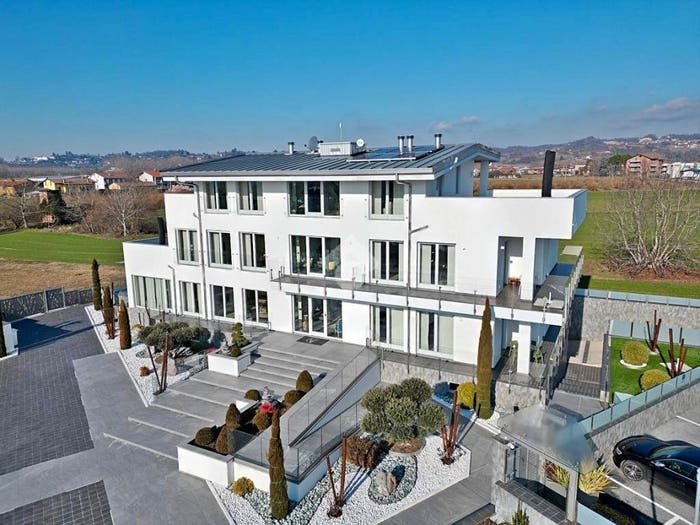 Casa con 6 locali in vendita in Str Borgo S Martino, Bra