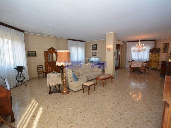 Appartamento con 5 locali in vendita in Via Giovanni Pascoli, Centro, Merate
