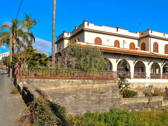 Casa con 6 locali in vendita in Via Musumeci, Centro, Giarre