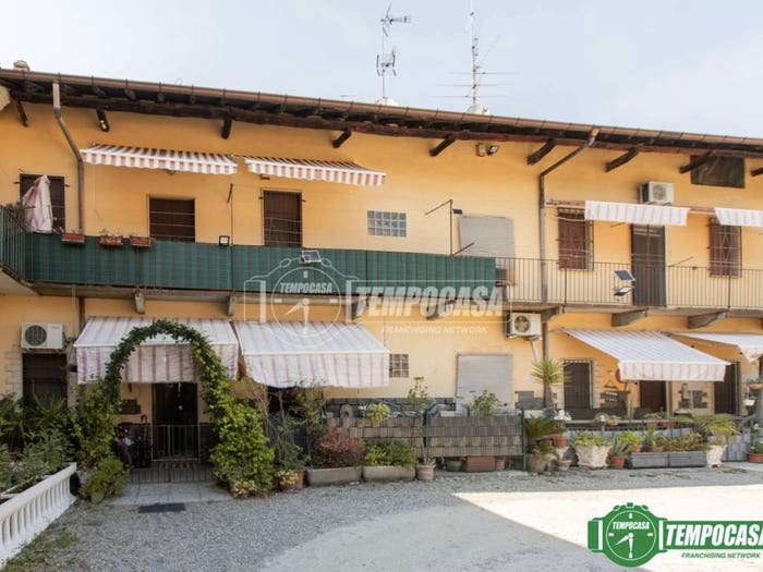 Appartamento trilocale in vendita in Via Rovereto, Santissimi Apostoli, Busto Arsizio