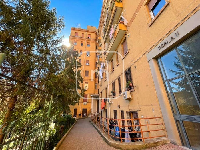 Appartamento trilocale in vendita in Via Raimondo Montecuccoli, Casal Bertone, Roma