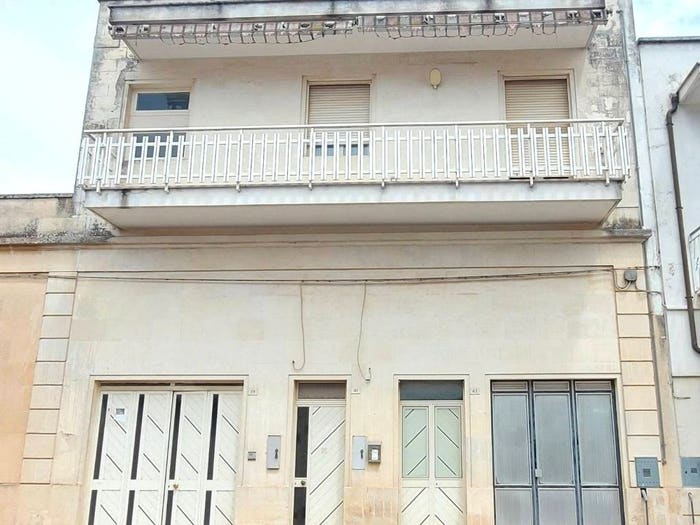 Casa con 5 locali in vendita in Via Cesare Battisti, Martano