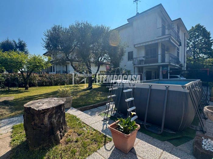 Casa quadrilocale in vendita in Via Gioacchino Rossini, Zona Industriale, Biassono