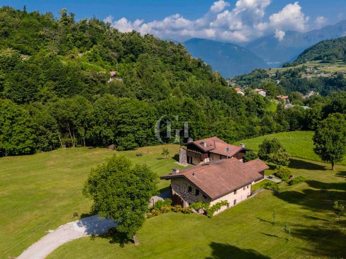 Casa con 6 locali in vendita in Via Quadro, Prestine, Bienno