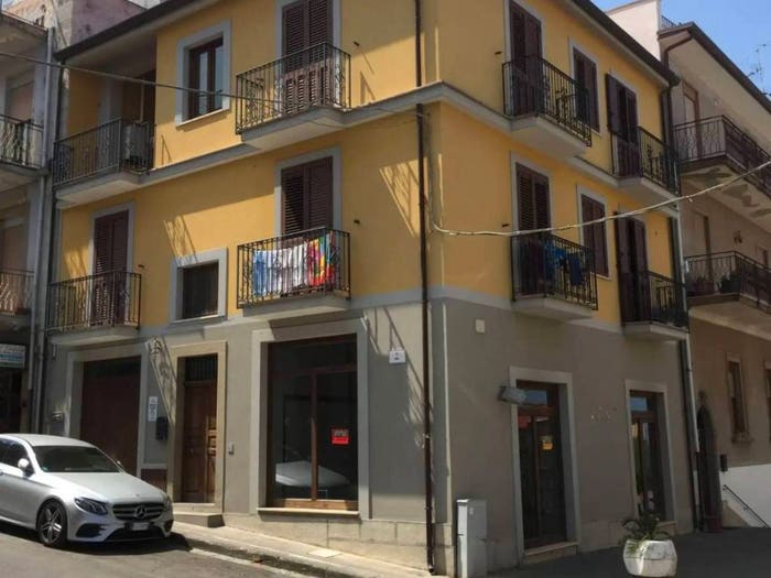 Casa con 6 locali in vendita in Via Roma, Castell'Umberto