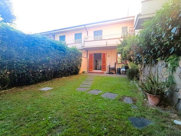 Appartamento trilocale in affitto in Marina di Massa Centro, Massa