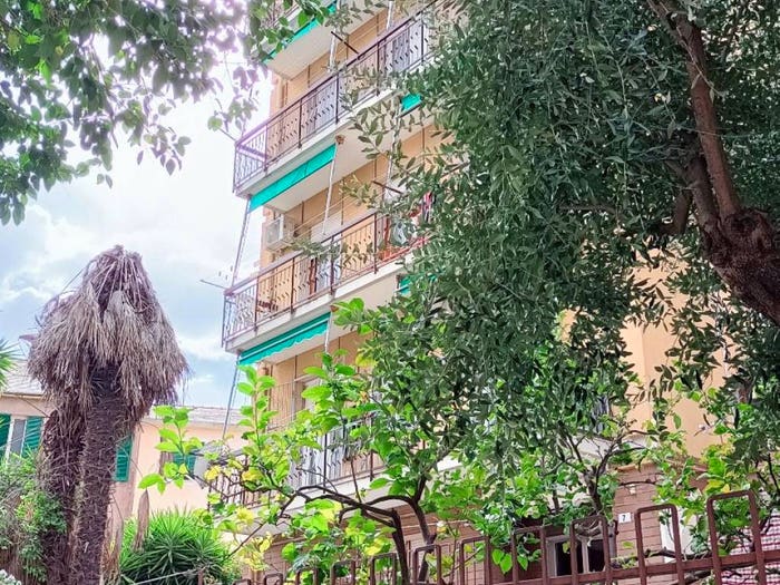 Appartamento con 5 locali in vendita in Via Giovanni Battista Torre, Sestri Ponente, Genova