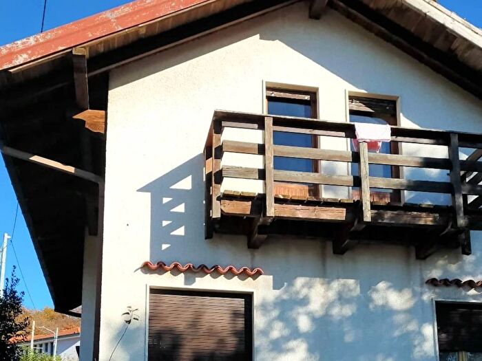 Casa quadrilocale in vendita in Via Cruvera Cuasso al Monte, Borgnana, Cuasso al Monte