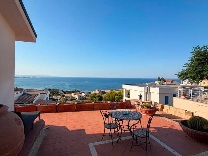 Casa quadrilocale in vendita in Viale Magna Grecia, Lungomare Capocolonna, Crotone