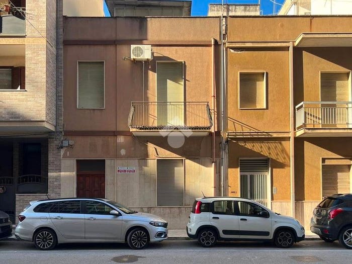 Casa con 5 locali in vendita in Via Giulio Cesare, Commenda, Brindisi