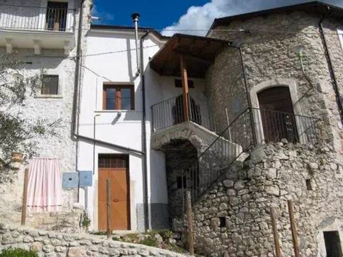 Casa trilocale in vendita in Via E Patrizi, Roccacasale