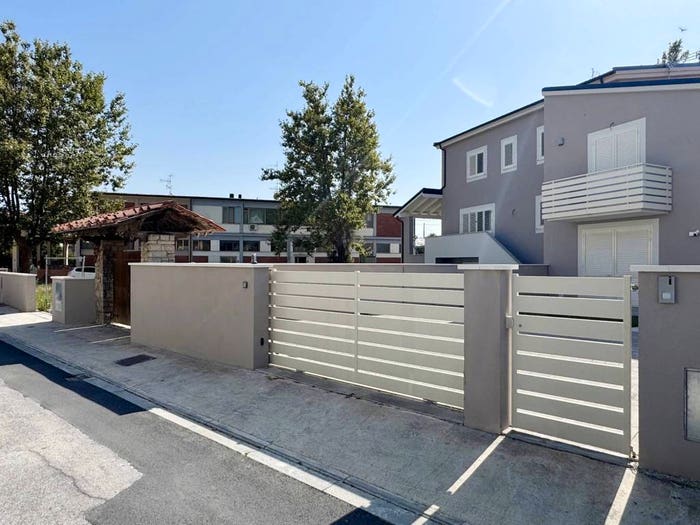 Casa con 6 locali in vendita in Piazza dei Caduti per la Libertà, Centro, Cascina
