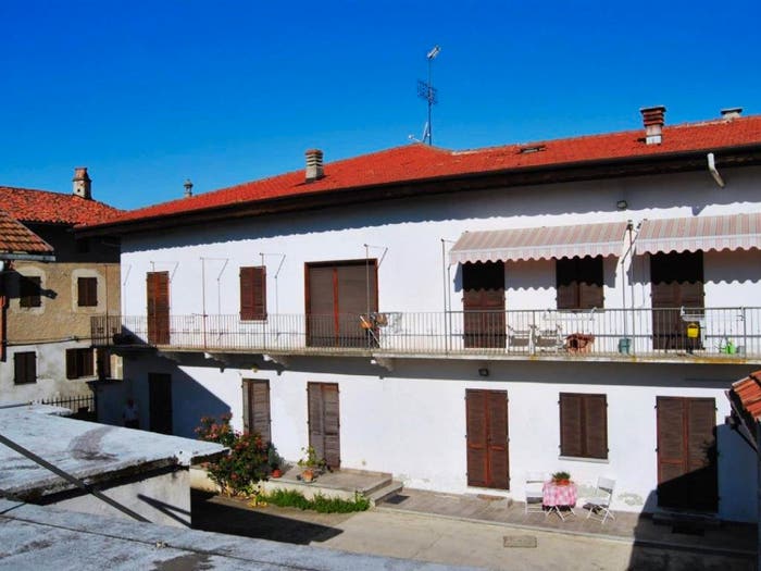 Casa con 6 locali in vendita in Via Stazione, Candia Canavese