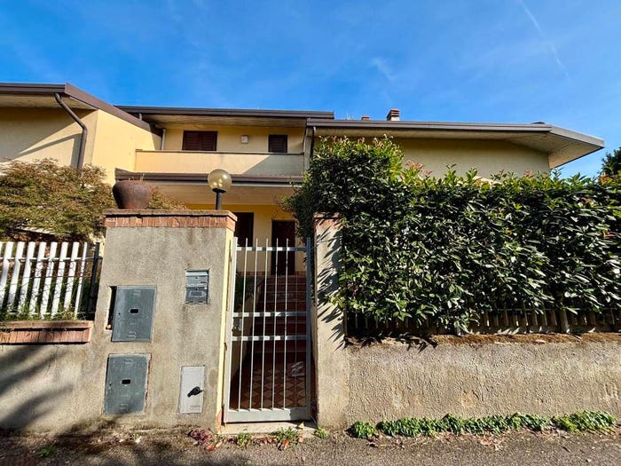 Casa quadrilocale in vendita in Via Carlo Tosi, Casorate Primo