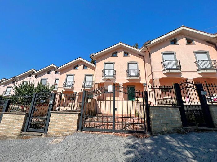 Casa quadrilocale in vendita in Via del Passeggio, Forano