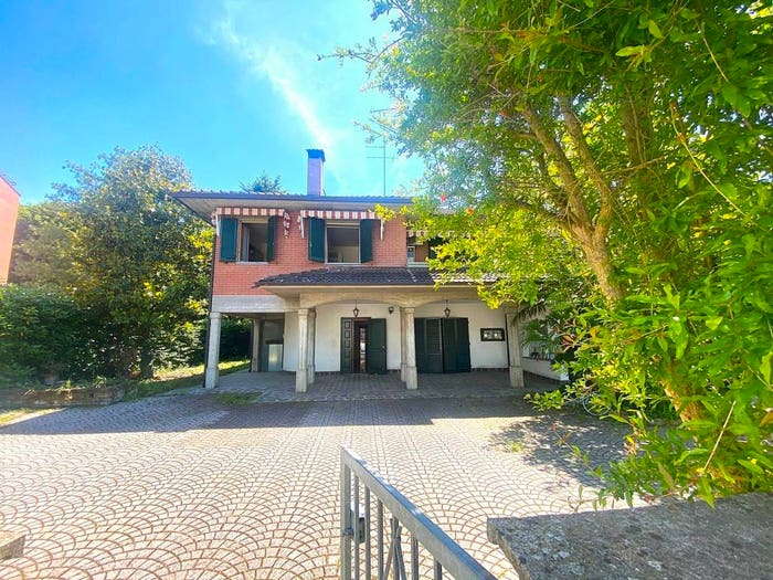 Casa con 6 locali in vendita in via Monchio, Centro, Finale Emilia