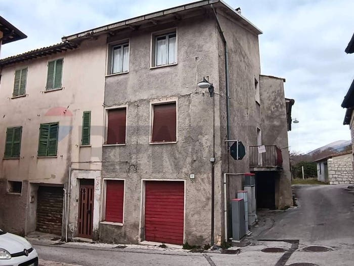 Casa con 6 locali in vendita in Frazione Rigali, Rigali, Gualdo Tadino