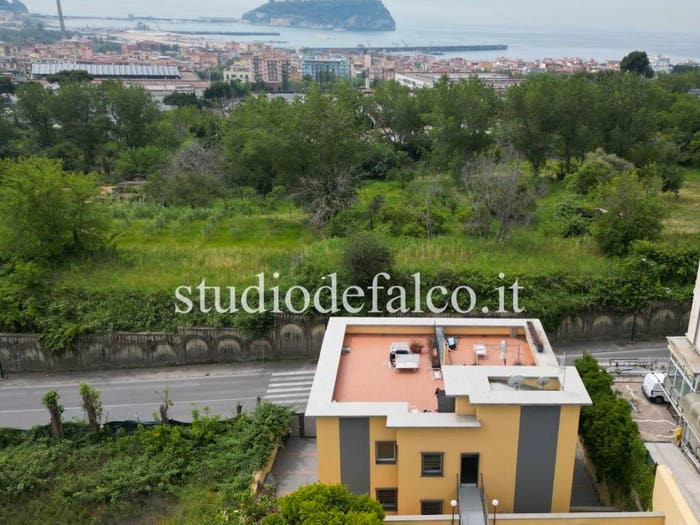 Casa con 6 locali in vendita in Bagnoli, Napoli