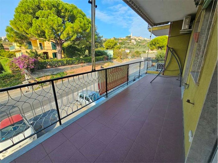 Appartamento trilocale in vendita in via diano san pietro, Centro, Diano Marina