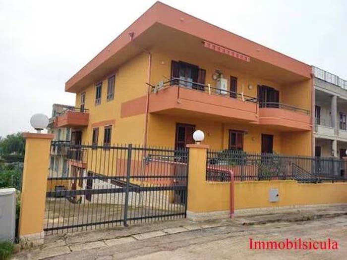 Appartamento con 6 locali in vendita in Via Dei Tigli, Centro, Ispica