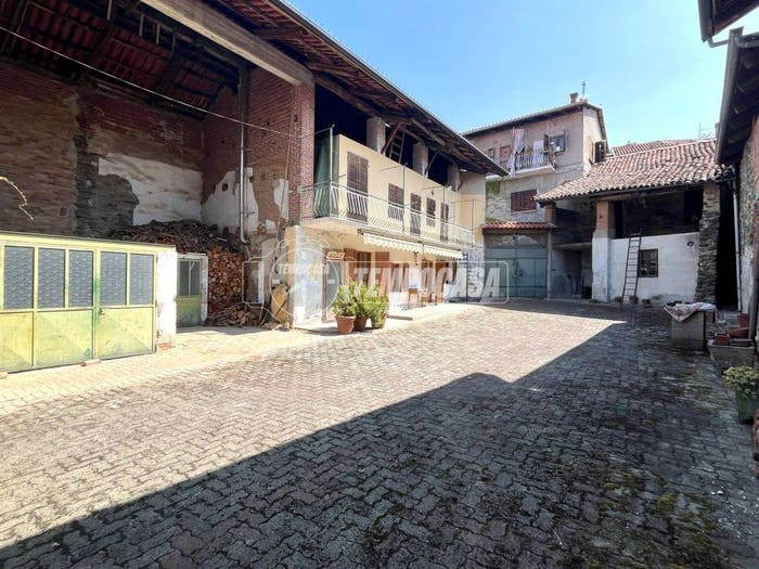 Casa con 5 locali in vendita in Via Vittorio Emanuele II, Centro, Cuceglio