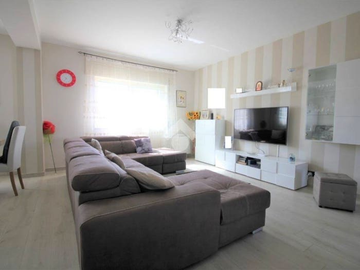 Casa con 5 locali in vendita in Via Genova, Gizzeria