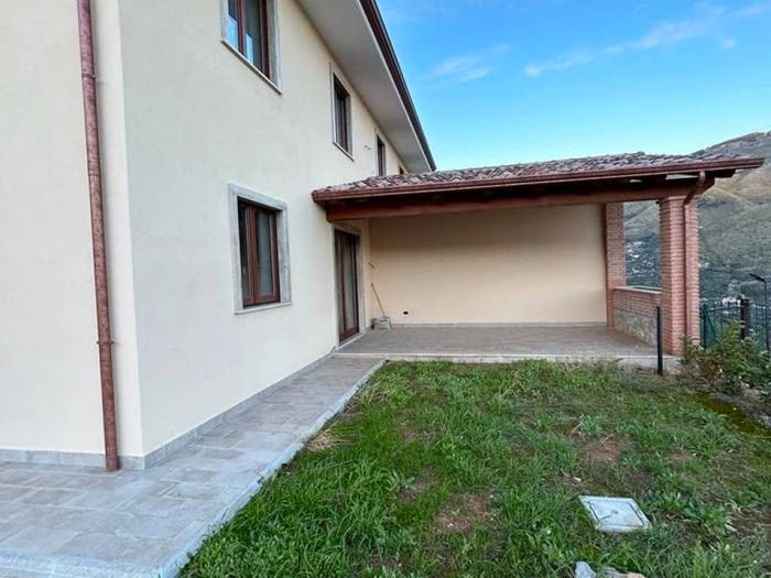 Casa quadrilocale in vendita in Via Campoli, Itri