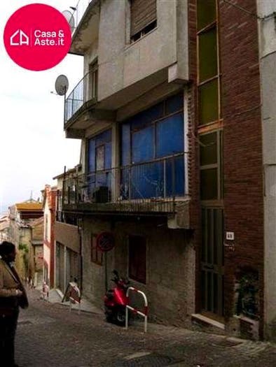 Appartamento con 6 locali in vendita in Via Castelfidardo, Centro, Montegranaro